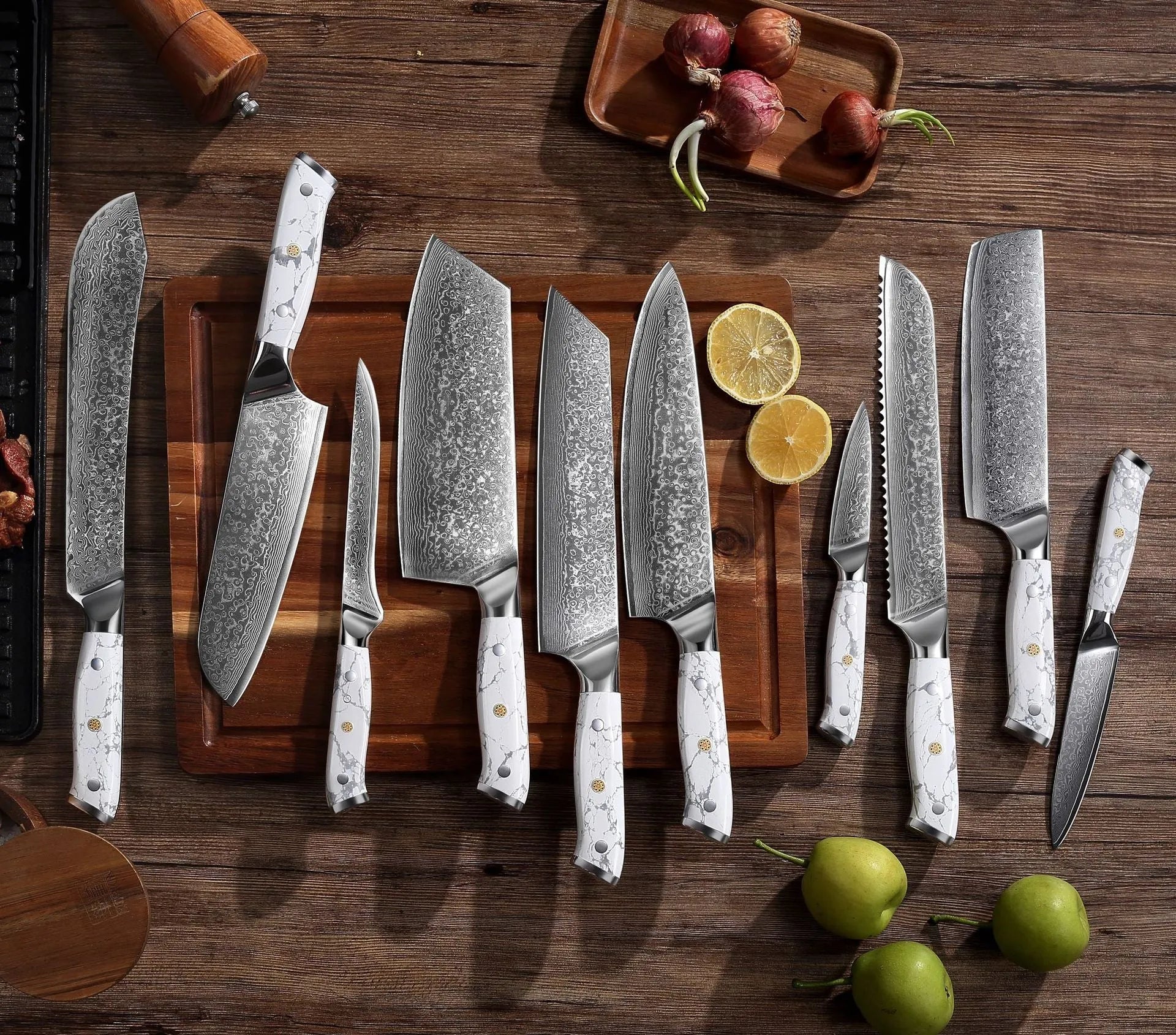 Damascus pattern VG10 steel chef knife with 21cm blade and 11cm handle