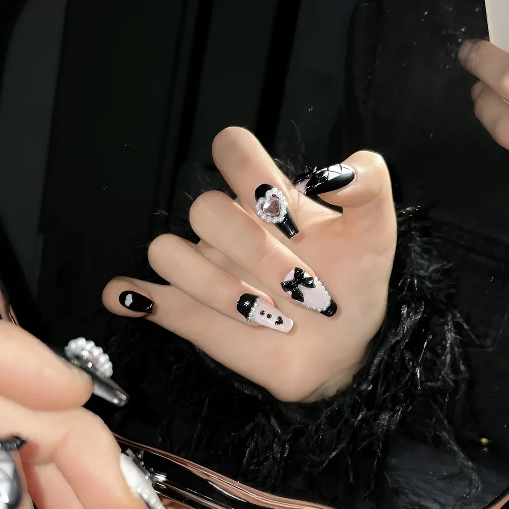 Black peach heart hand-painted cat's eye nail art set with bow patterns on plastic nails