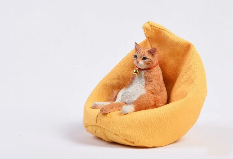 Lazy cat ornament and fabric sofa model set for car dashboard, 7.5cm high.
