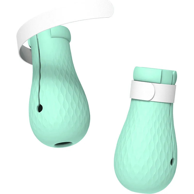 Green silicone cat anti-scratch foot covers for hand protection during pet care