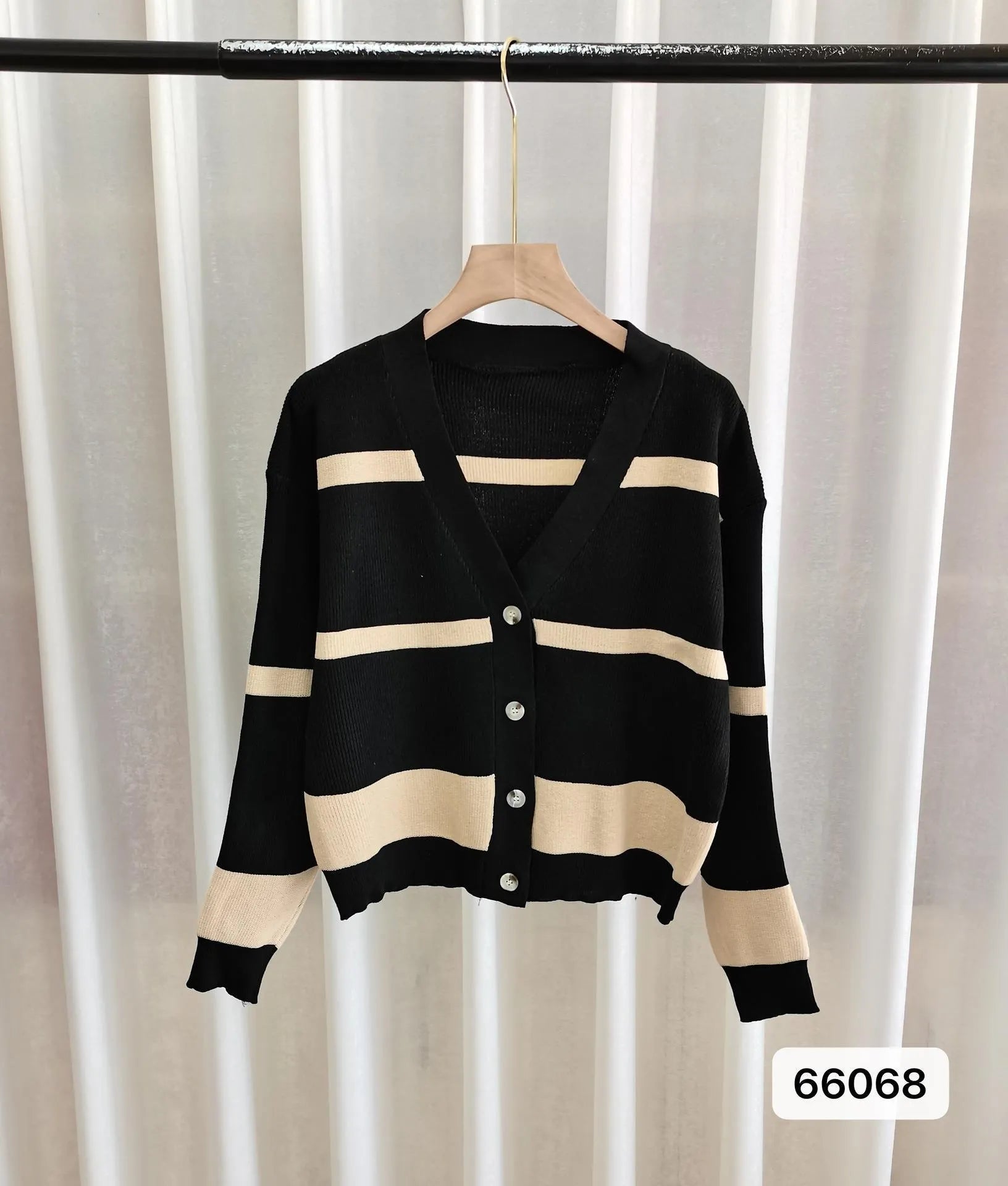 Women's striped knitted cardigan with 3D pattern, V-neck and button front in slim fit