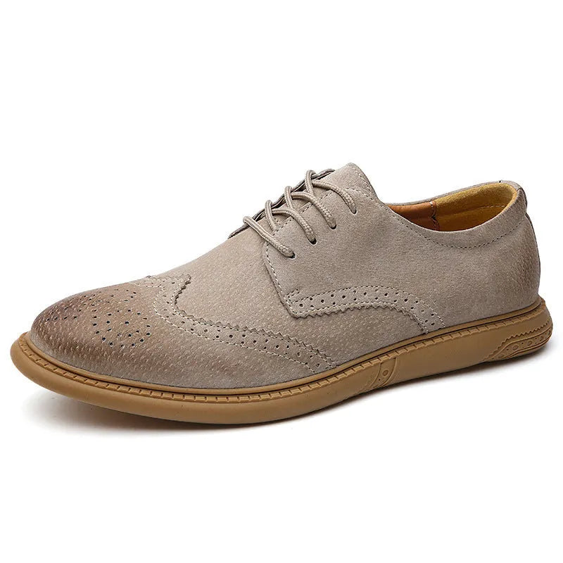 Men's low-top leather business shoes in black with lace-up front and rubber sole