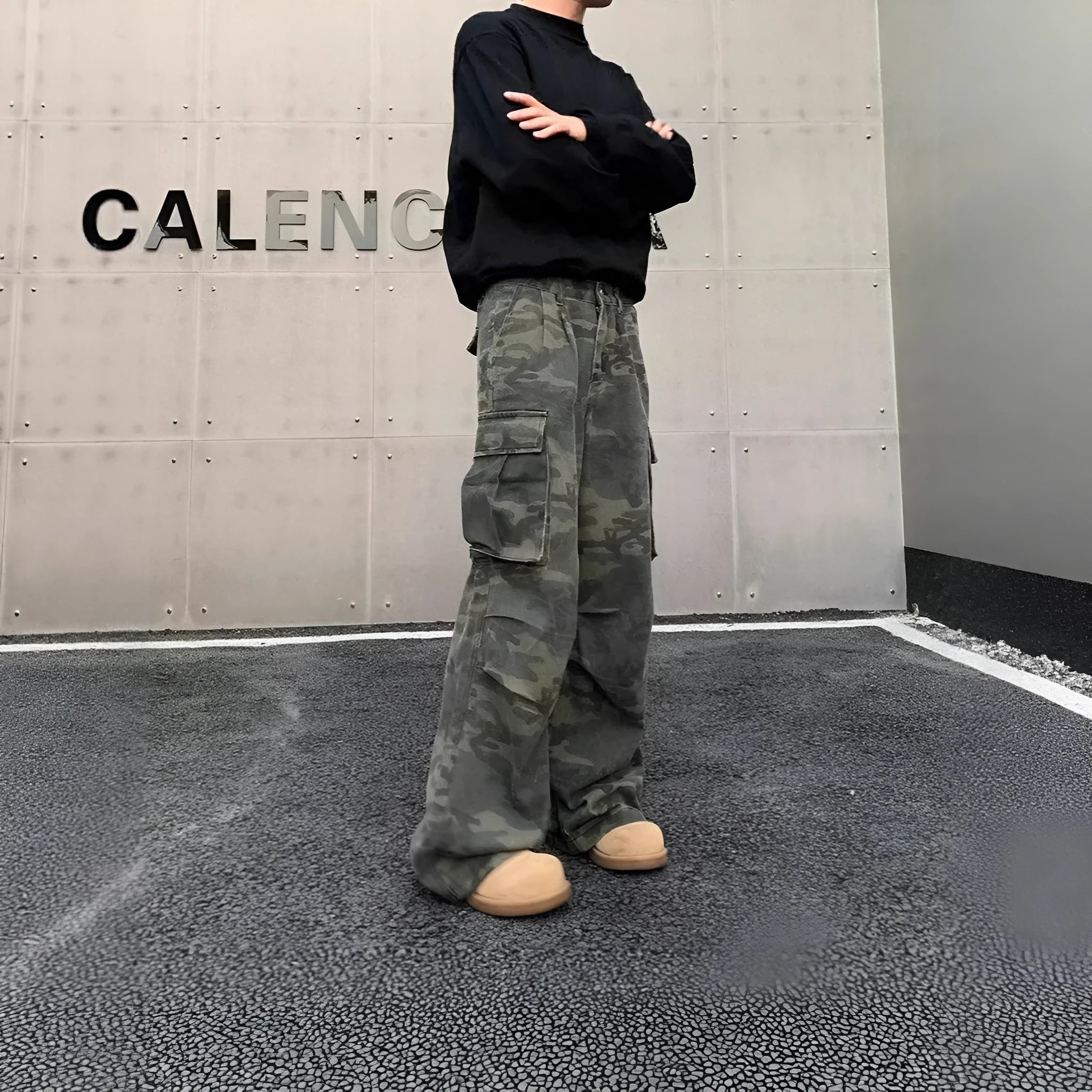 American vintage style camouflage cargo pants with multiple pockets and Korean mid waist design