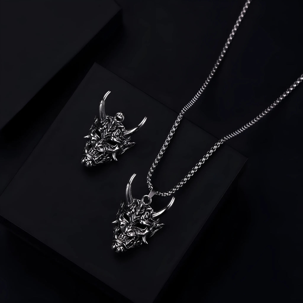 Men's vintage silver necklace with substantial zinc alloy pendant measuring 40mm