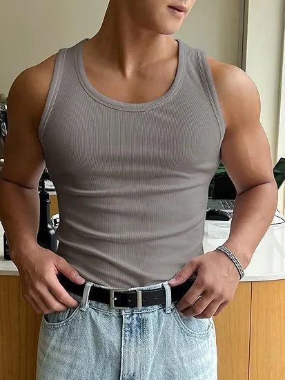 Men's tight-fitting round neck fitness T-shirt in black, made from polyester with a wool lining.