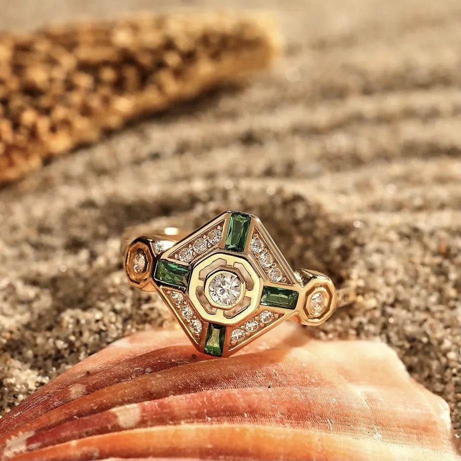 A square geometric women's fashion ring in lvzuan colour with an electroplated finish.