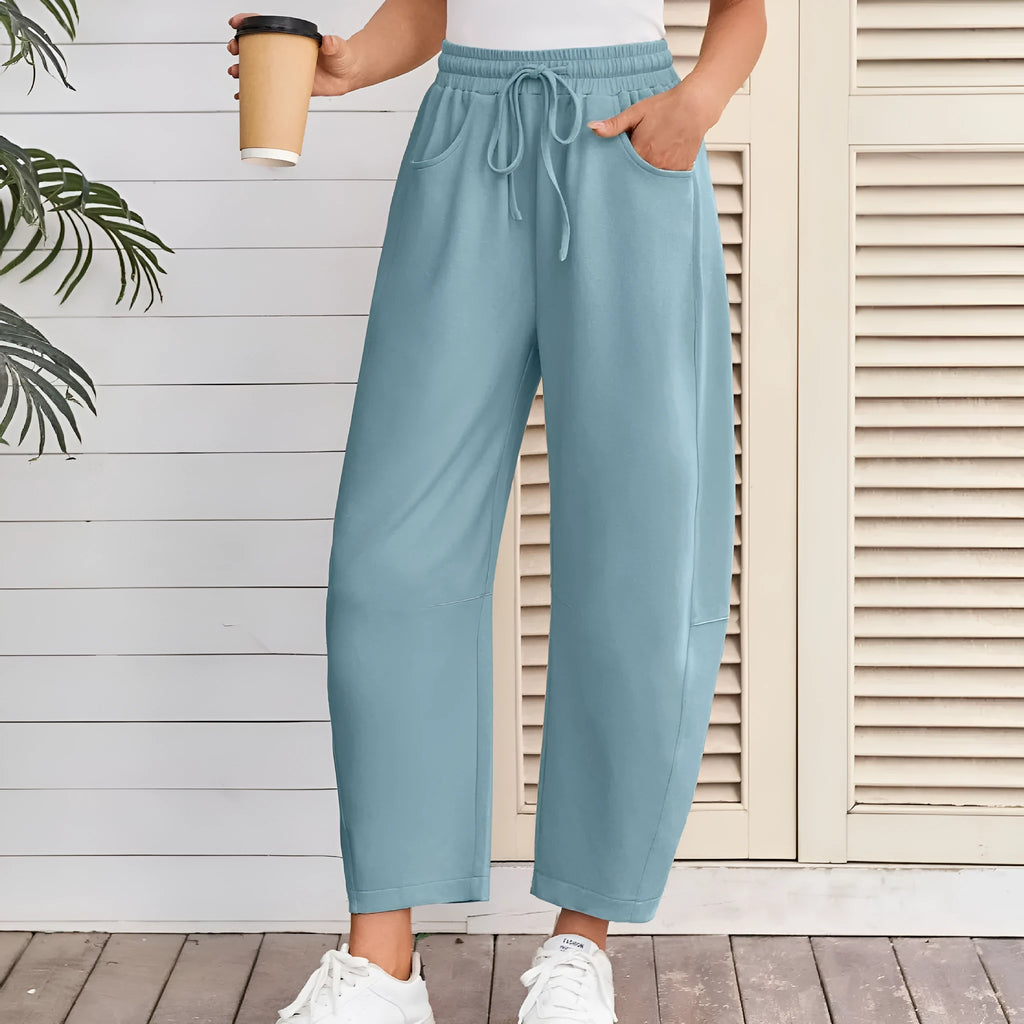 Loose fit cropped sweatpants with elastic drawstring waist in street fashion style