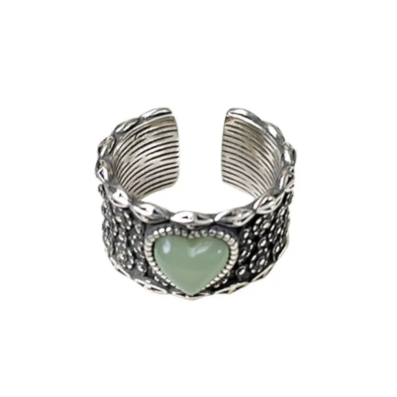 Retro adjustable heart-shaped ring with openwork design in white or green colours