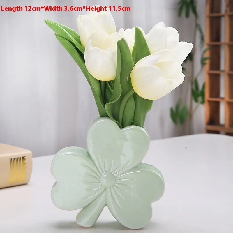Clover-shaped ceramic vase in European style with white porcelain and colour options