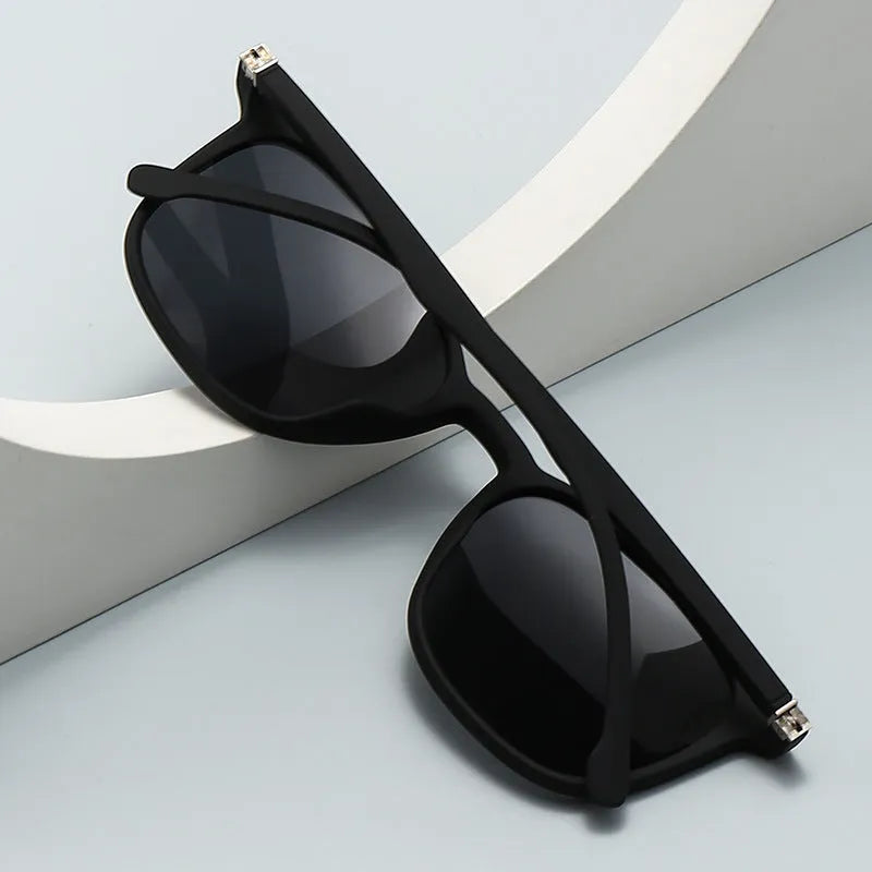 Men's UV400 polarized sunglasses with elastic paint spectacle foot in black frame with dark green lens