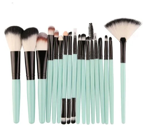 MAANGE 18 piece makeup brush set with fan-shaped brushes for contouring and blending