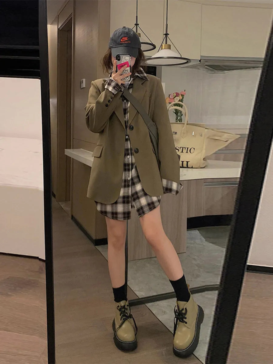 Korean style solid colour polyester blazer jacket with long sleeves and a pocket.