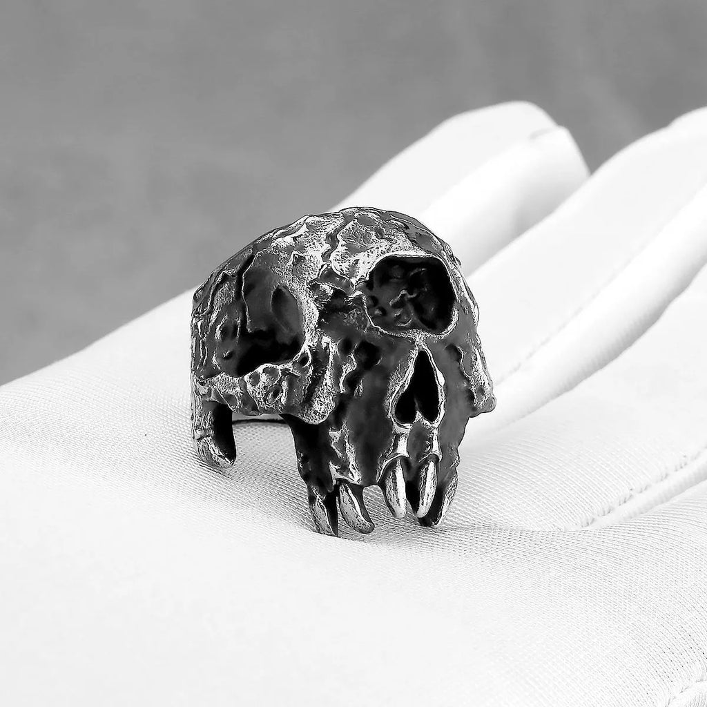 Alloy finger ring with one-eyed skull motif in retro punk style, showing electroplated metallic finish.