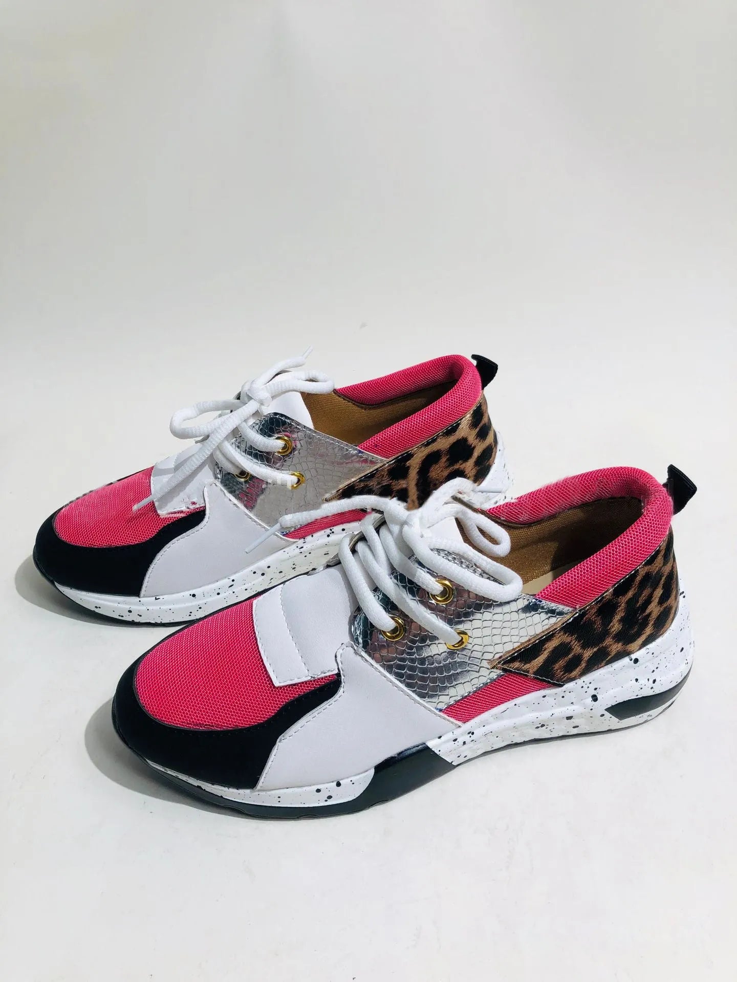 Women's wedge heel suede sneakers in leopard print with round toe and low-cut design