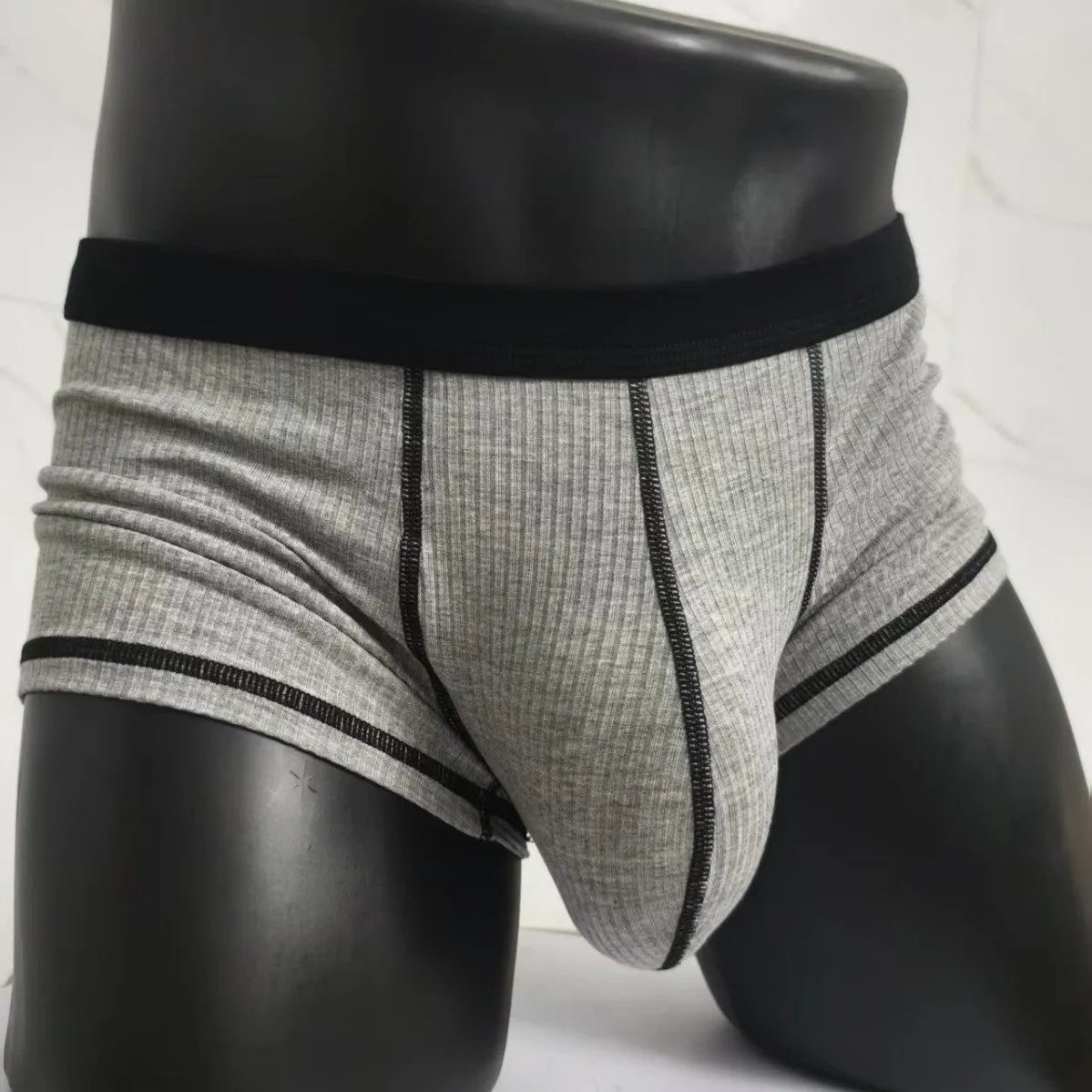 Solid colour men's boxer shorts in breathable fibre fabric, shown in Army Green.