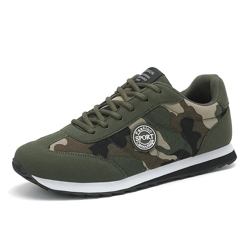 Camouflage pattern suede sports shoes with low top design and foam soles