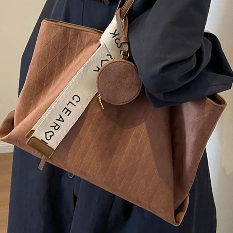 Large casual women's shoulder tote bag in polyester with exterior pocket and internal organiser