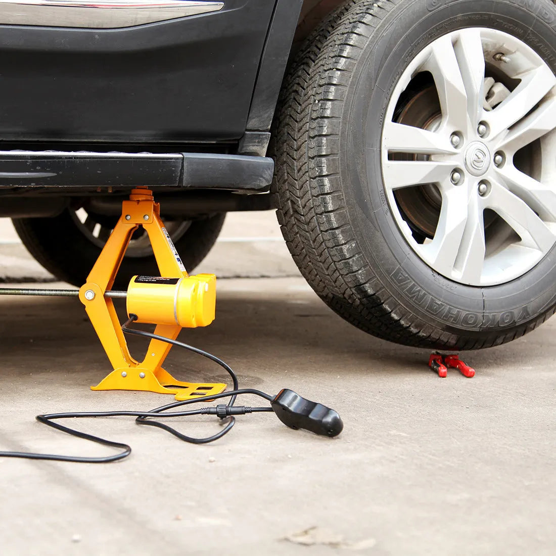 Electric hydraulic jack kit with 2 tonne capacity and 120-350mm height range