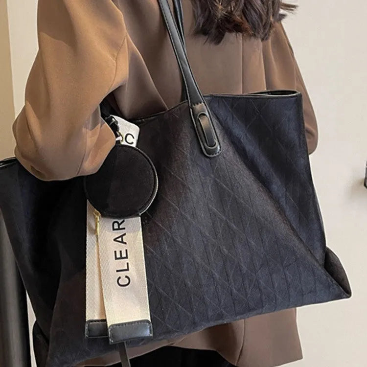 Large casual women's shoulder tote bag in polyester with exterior pocket and internal organiser