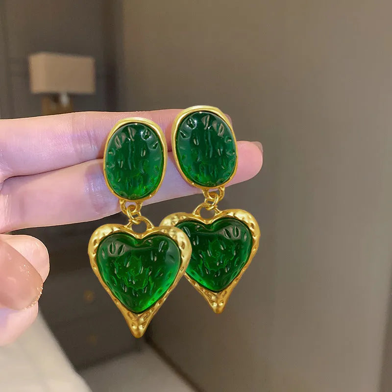 Silver needle pleated oval heart stud earrings in four colour options