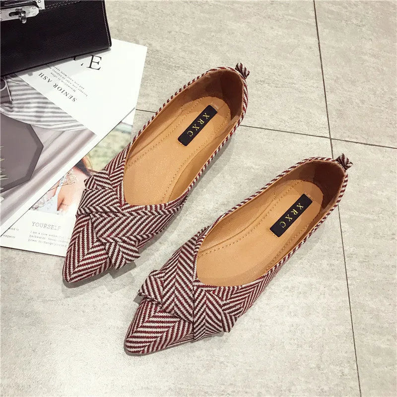 Women's pointed shallow mouth shoes in black and red with cotton uppers and low flat heels