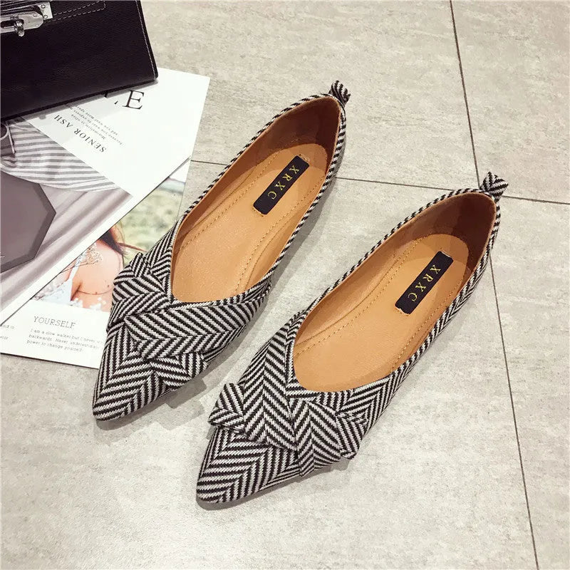 Women's pointed shallow mouth shoes in black and red with cotton uppers and low flat heels