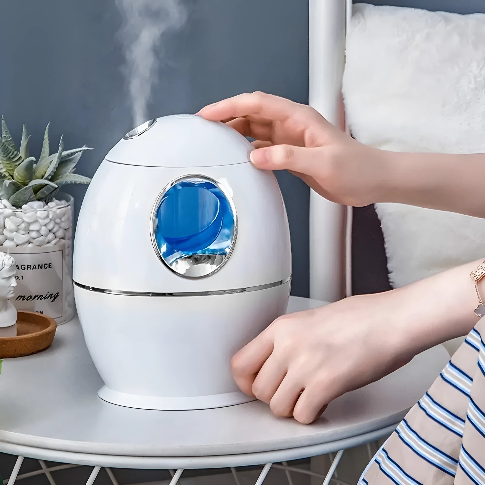 Small round white USB aromatherapy humidifier with 800ml tank showing dimensions 161x104x205mm