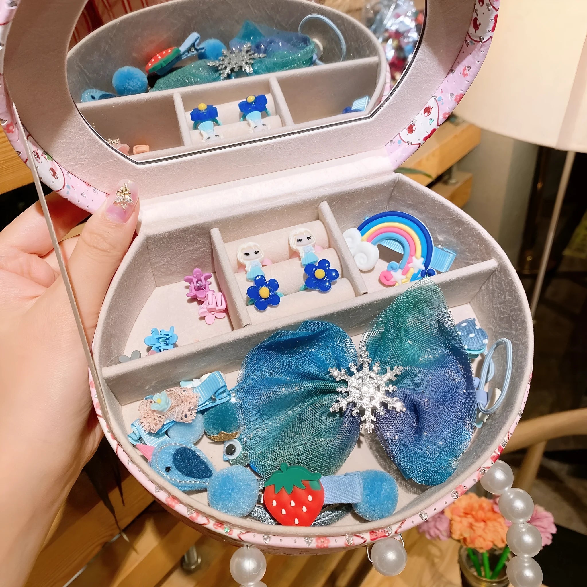 Children's hair clip and jewellery gift set with cartoon character styling in storage box