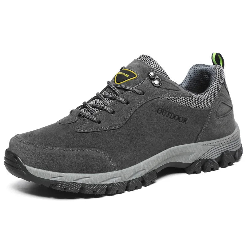 Men's low-cut outdoor hiking shoe in army green with mesh upper and viscose sole.