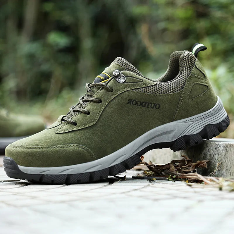Men's low-cut outdoor hiking shoe in army green with mesh upper and viscose sole.