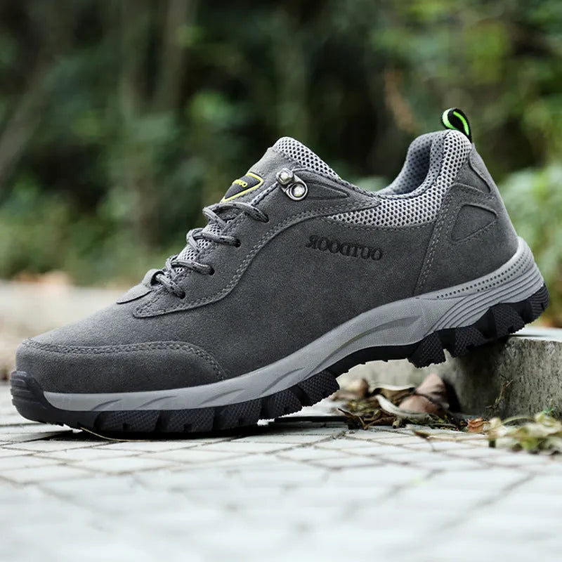 Men's low-cut outdoor hiking shoe in army green with mesh upper and viscose sole.