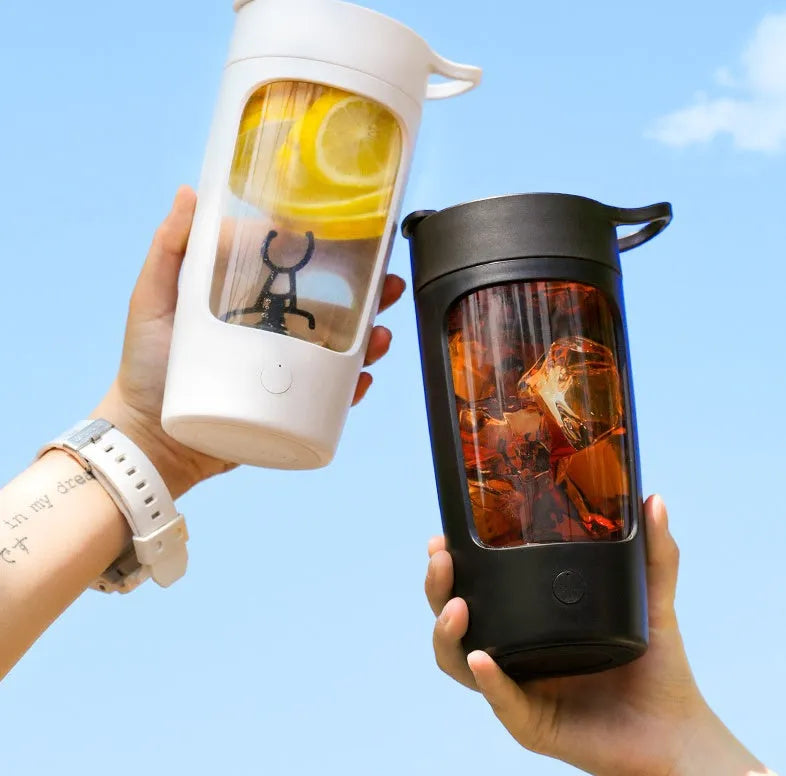 Portable automatic mixing cup in white with 650ml measurement markings visible