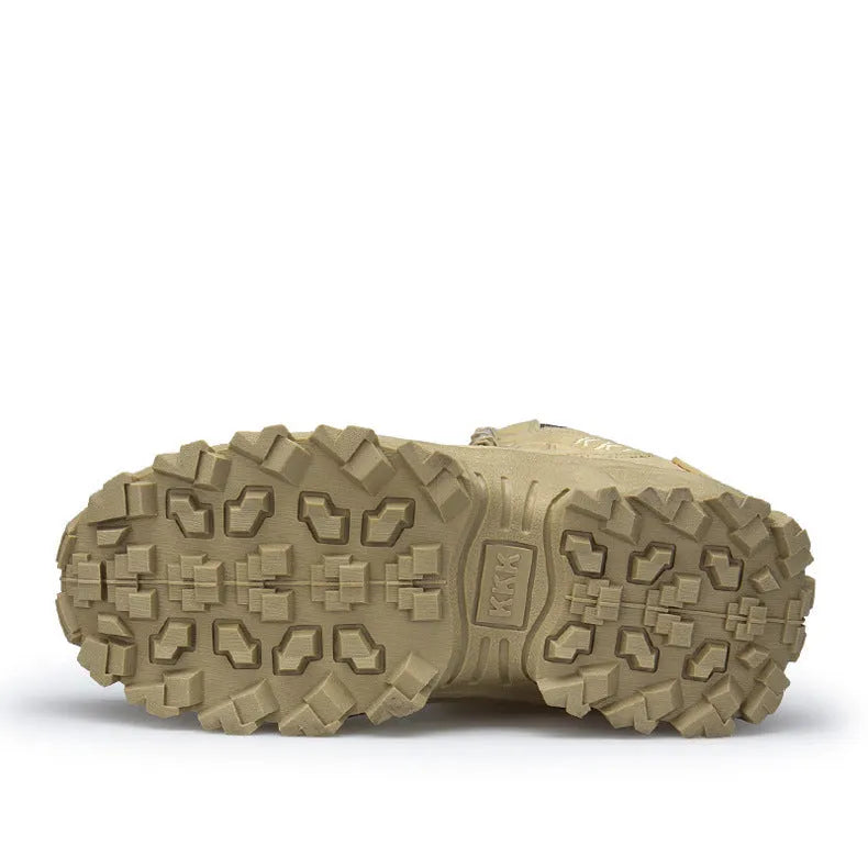 Black men's US Army Delta tactical outdoor boots with non-slip rubber sole.