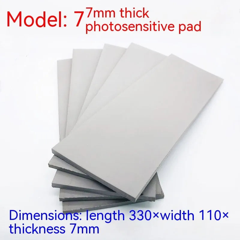 Black and grey plastic photosensitive seal mat for calligraphy and pottery, showing 7mm, 4mm, and 2mm thickness options.