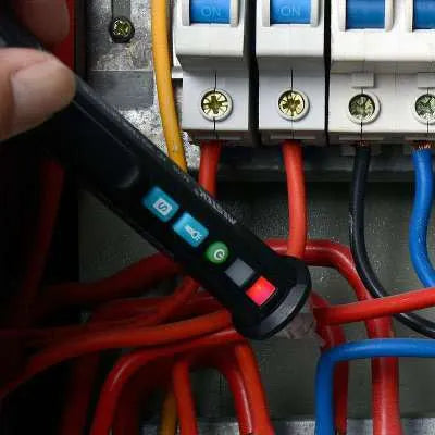 Intelligent checkpoint test pencil with black body and sensor tip for line detection