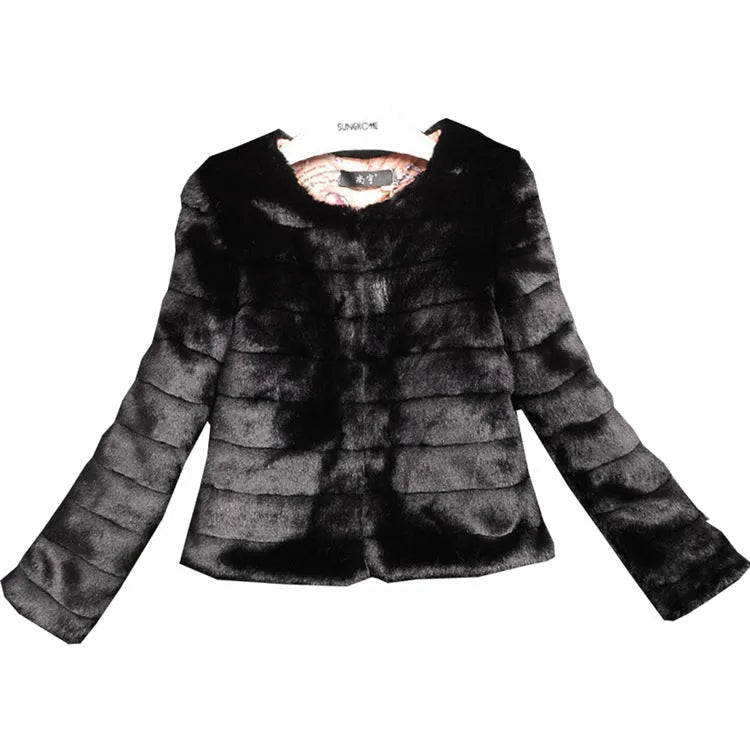 Women's short faux fur top in beige colour with regular sleeves, 40cm length street fashion style