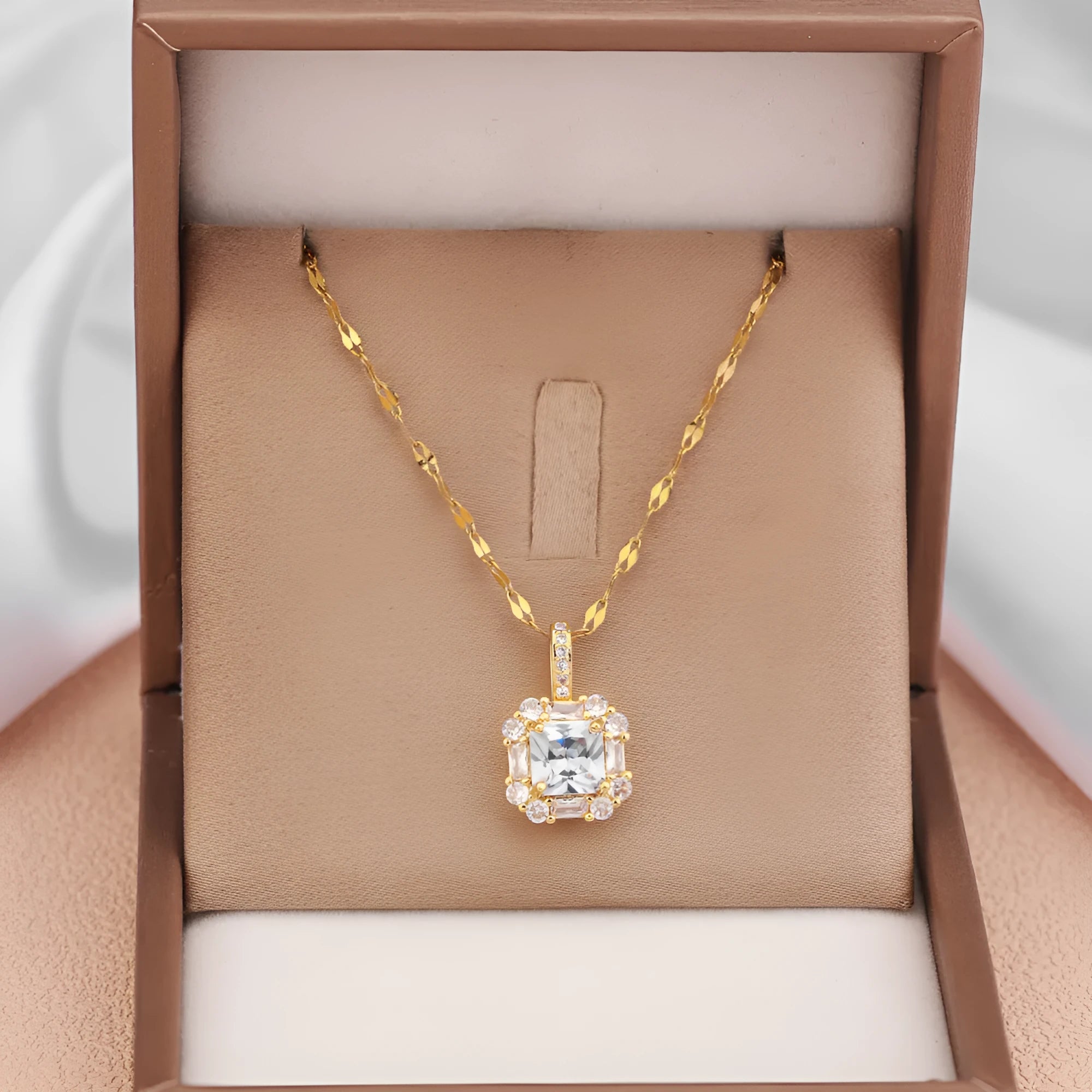 Women's geometric clavicle chain with mixed gem inlaid on titanium steel water wave chain