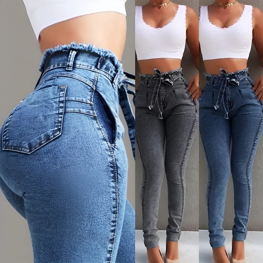 Women's fringed jeans in dark blue denim with frayed hem detailing, size chart displayed