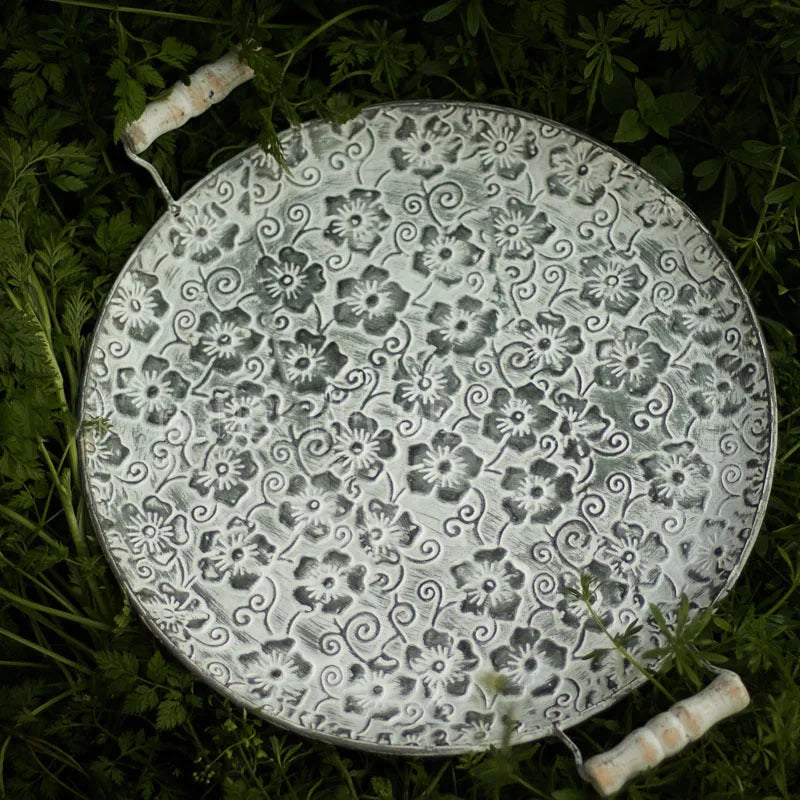 Round wrought iron storage tray in European style with two size options