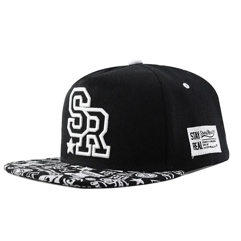 Letter-embroidered cotton baseball hat with adjustable strap in black and white colour options