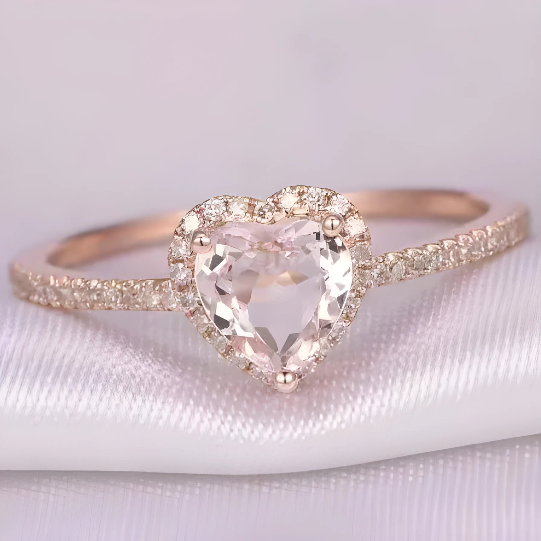 Heart-shaped women's ring with crystal decoration in rose gold or silvery finish on a size chart.