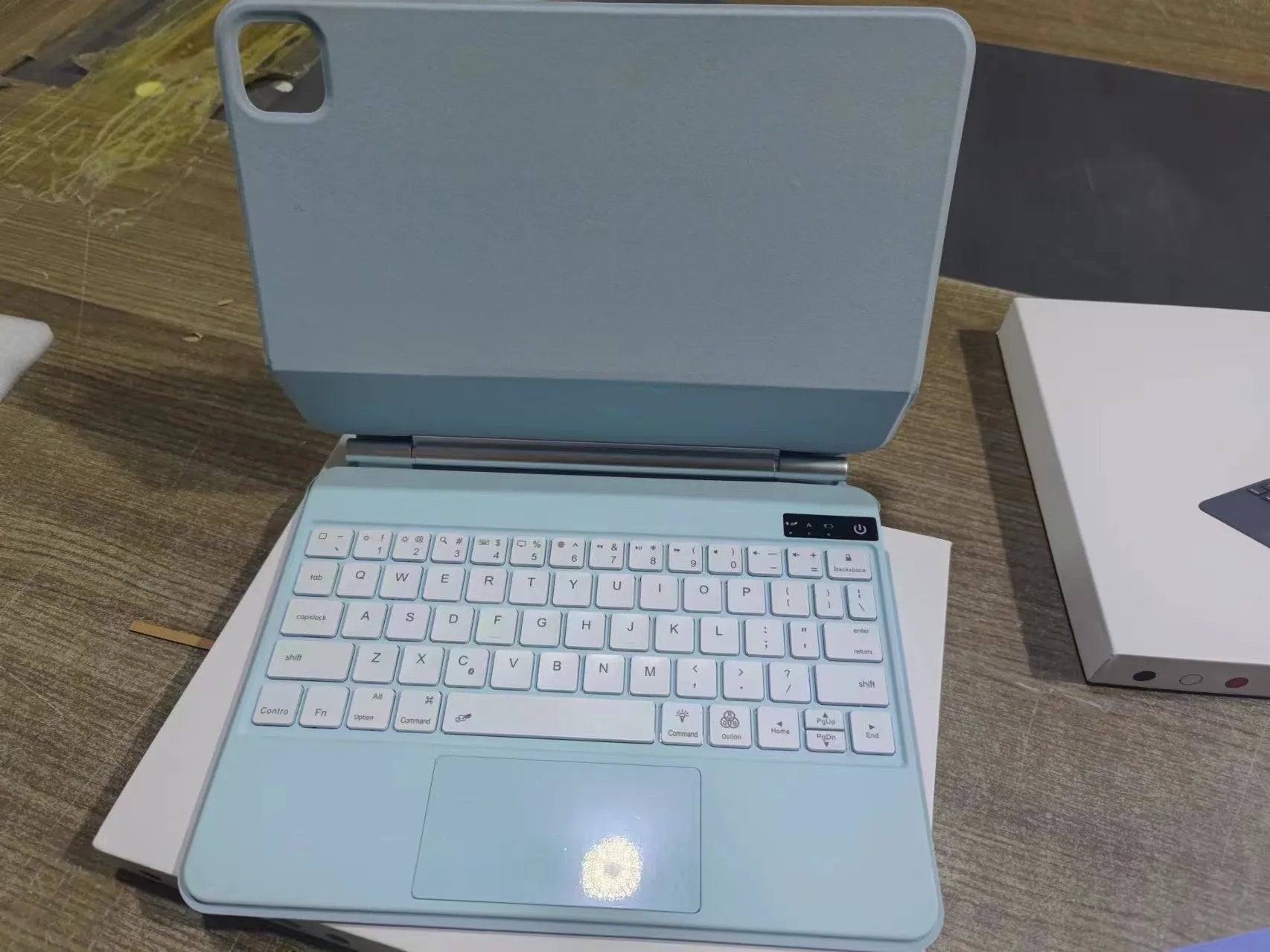 iPad Pro wireless Bluetooth keyboard with magnetic suction protective cover in multiple colours