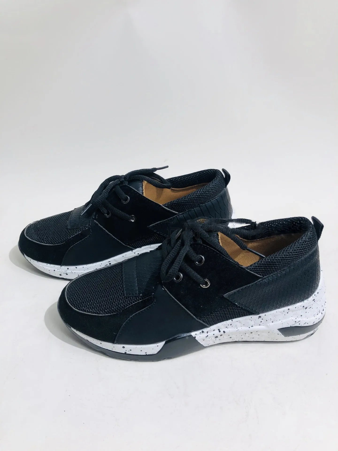 Women's wedge heel suede sneakers in leopard print with round toe and low-cut design