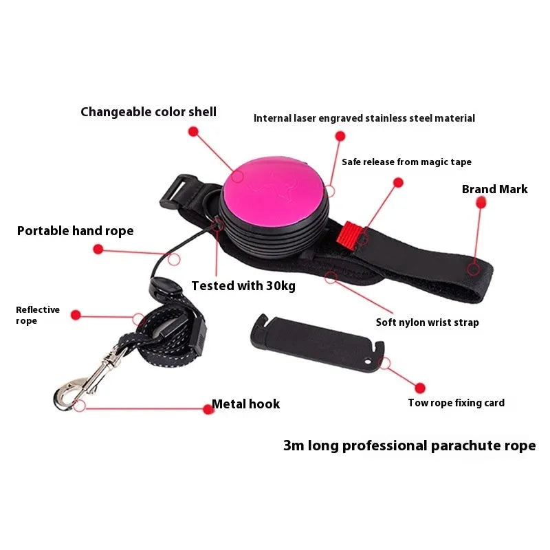 Automatic retractable dog leash extended to 3 metres with locking button on handle