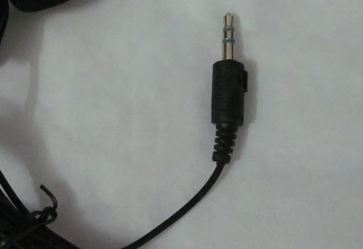 Black lavalier condenser microphone with 3.5mm plug and 2-metre cable for recording