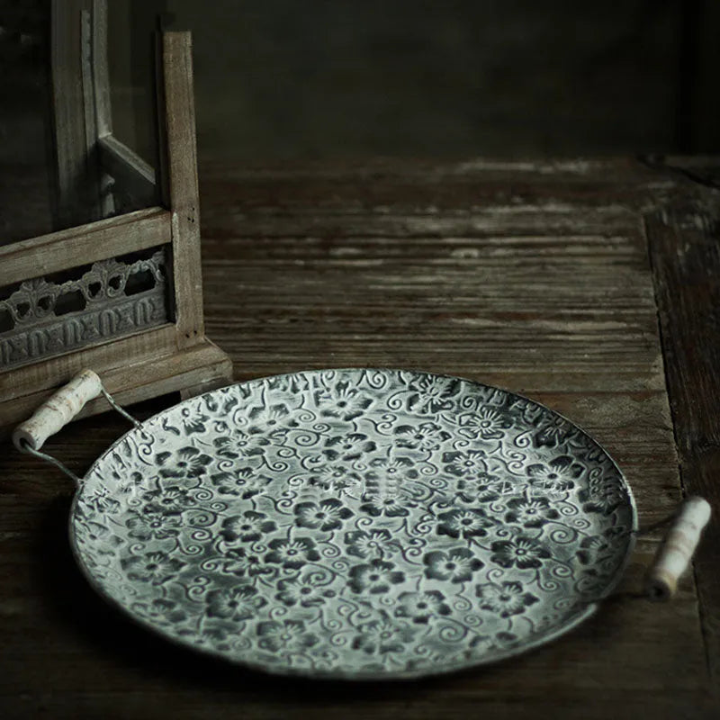 Round wrought iron storage tray in European style with two size options