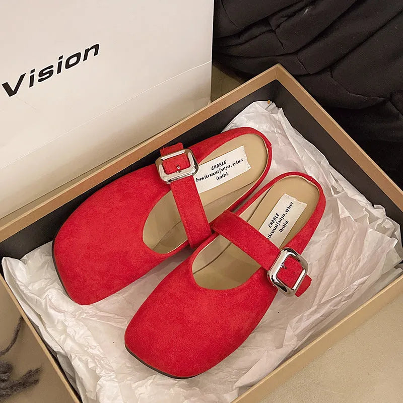 Women's flat closed toe half slippers in PU with rubber sole and square toe shape