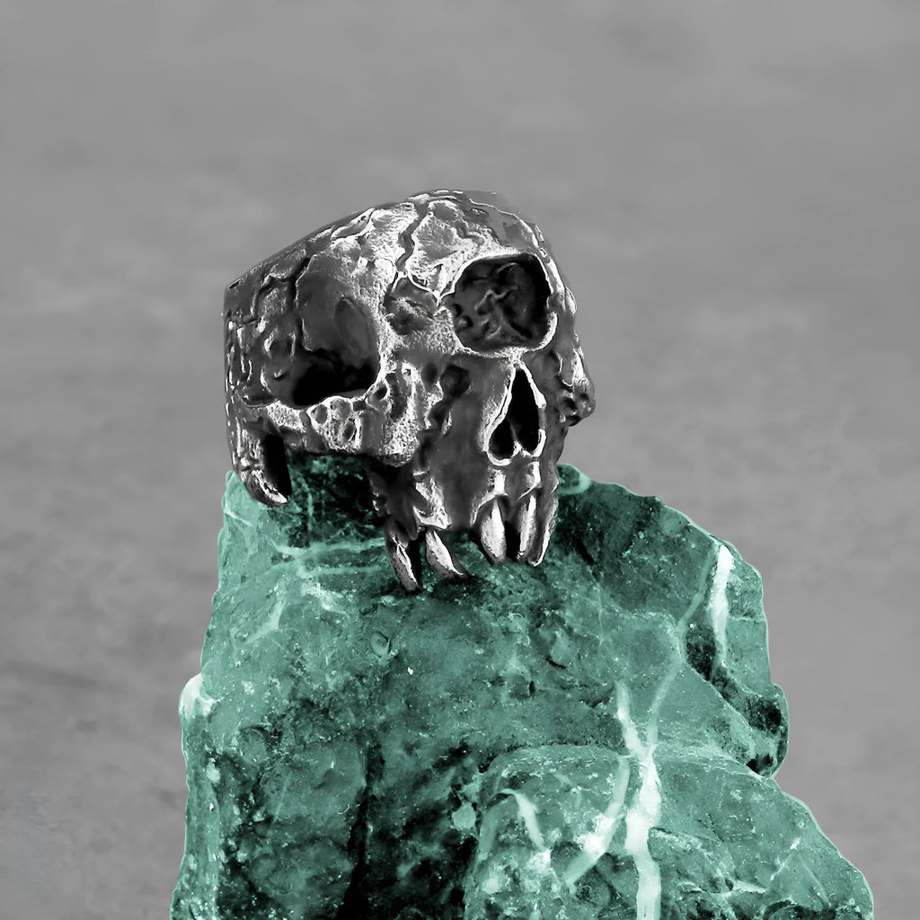 Alloy finger ring with one-eyed skull motif in retro punk style, showing electroplated metallic finish.