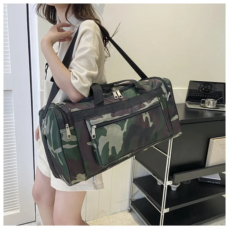 Camouflage waterproof luggage bag with 20-litre capacity and polyester stripe lining