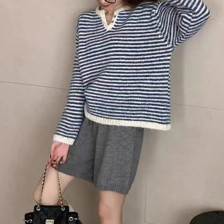 Retro striped cashmere sweater for women in red colour with plaid pattern and long sleeves